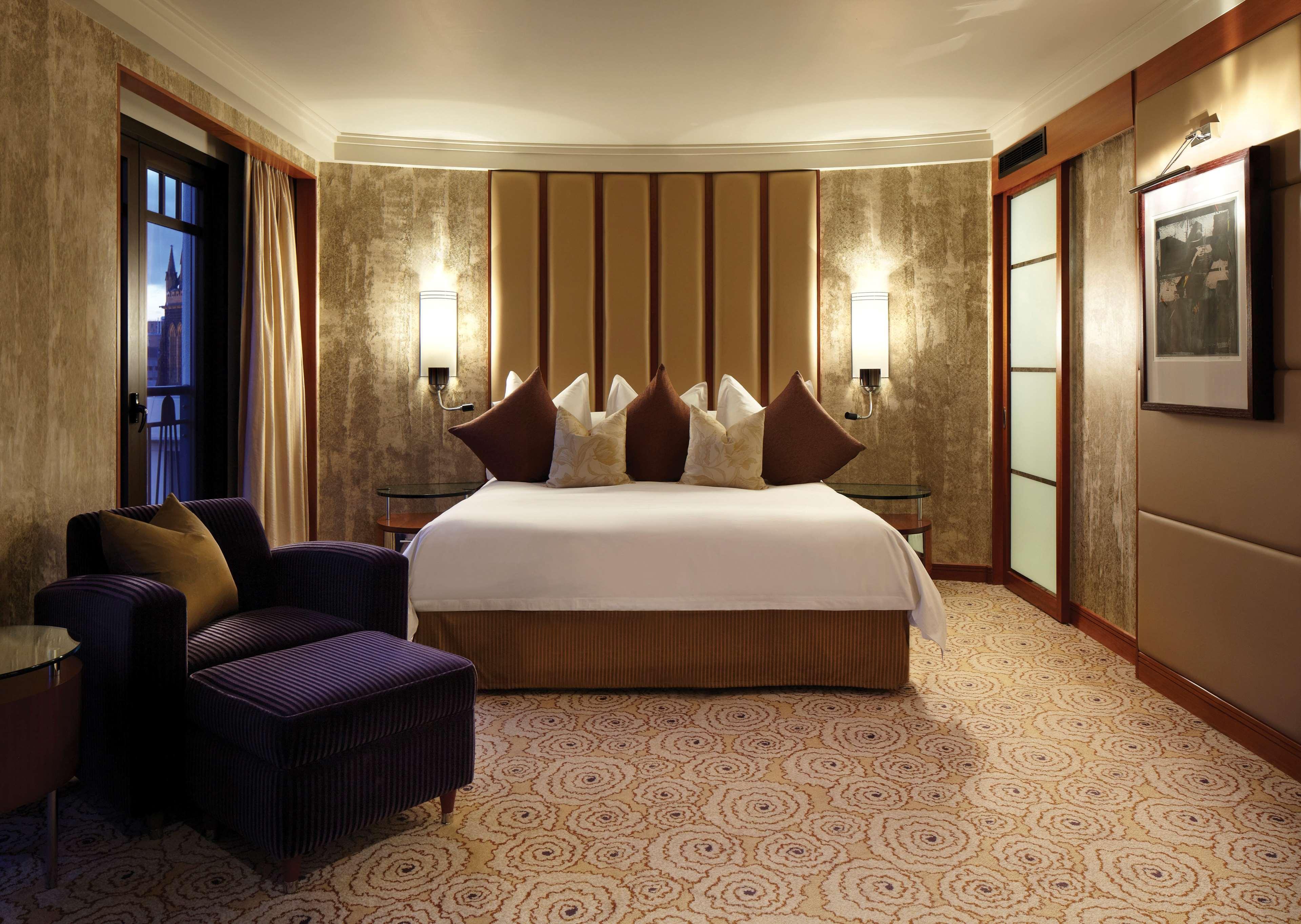 بارك حياة ملبورن المظهر الخارجي الصورة A bedroom at the Mandarin Oriental, London