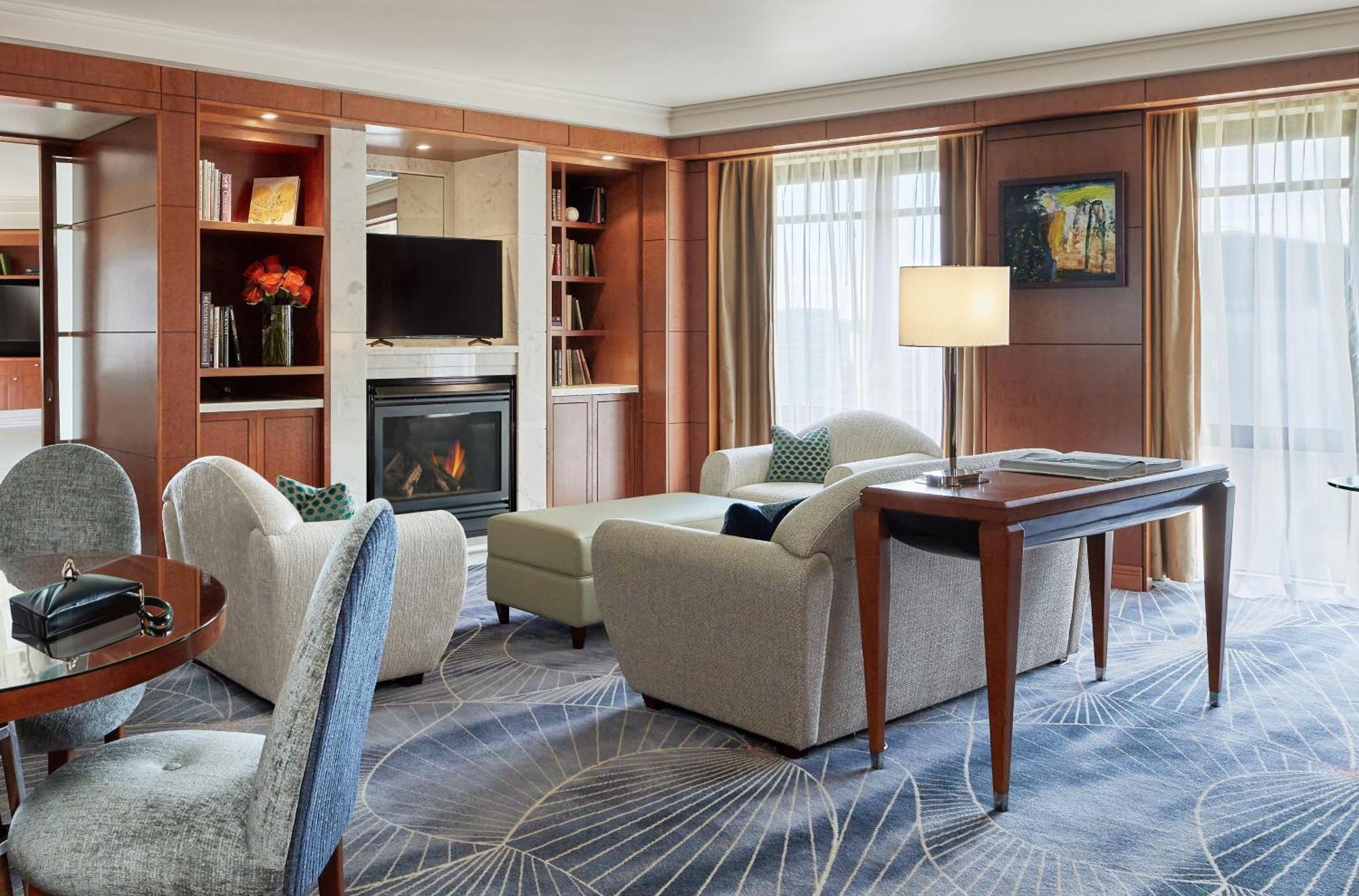 بارك حياة ملبورن المظهر الخارجي الصورة Living room of a suite at the Fairmont Olympic Hotel