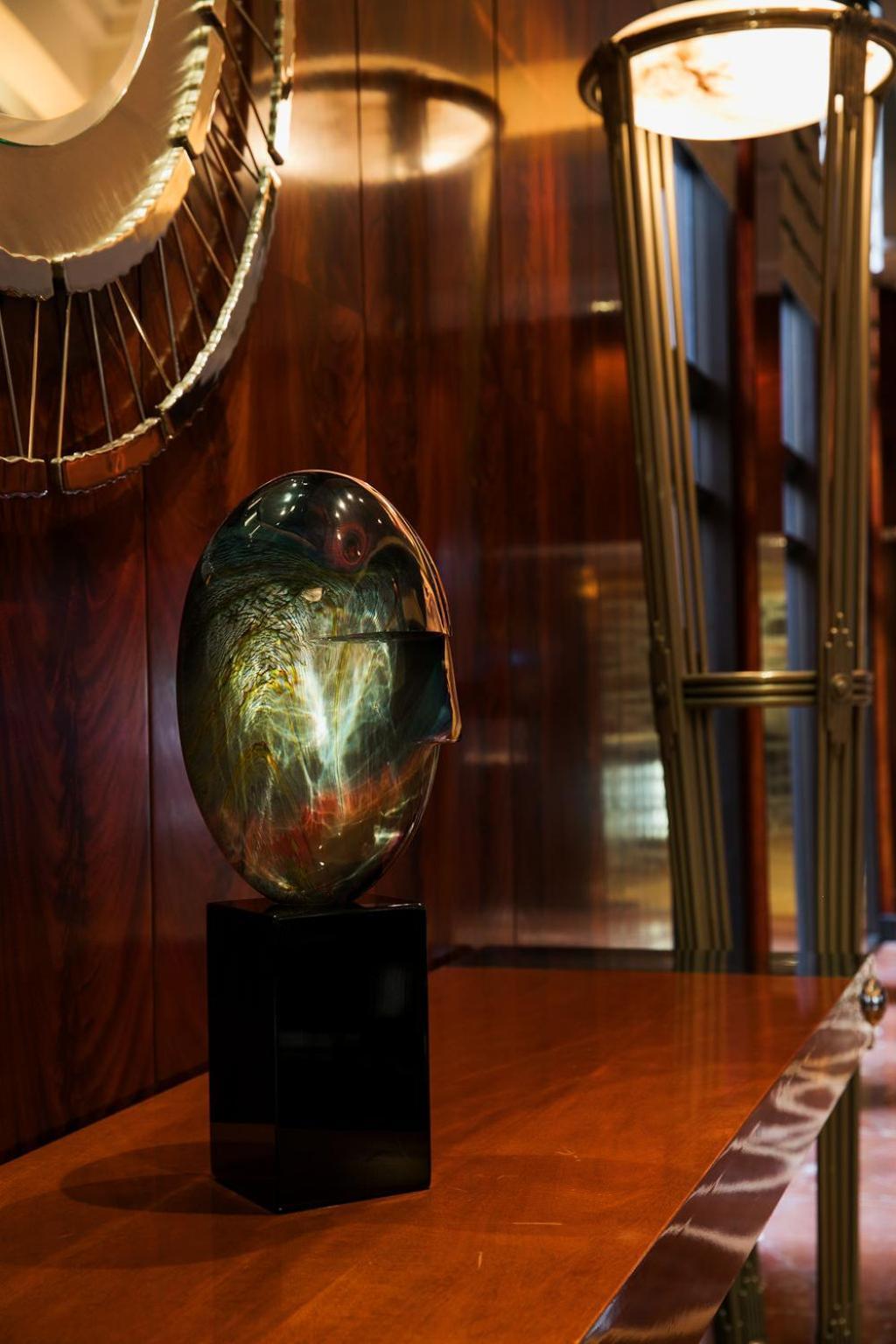 بارك حياة ملبورن المظهر الخارجي الصورة The Star of India, a large star sapphire, on display at the Natural History Museum, London