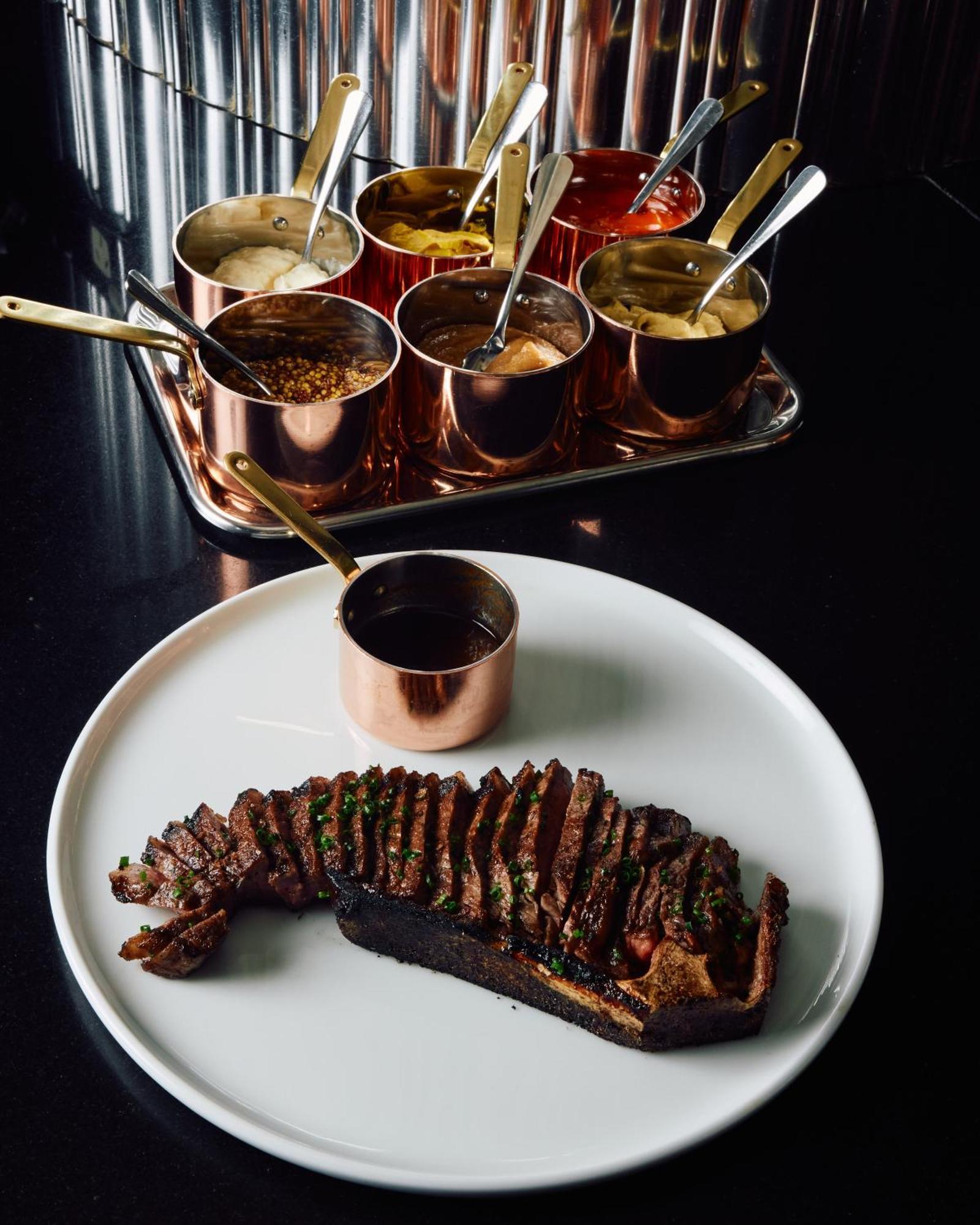 بارك حياة ملبورن المظهر الخارجي الصورة A steak at the restaurant