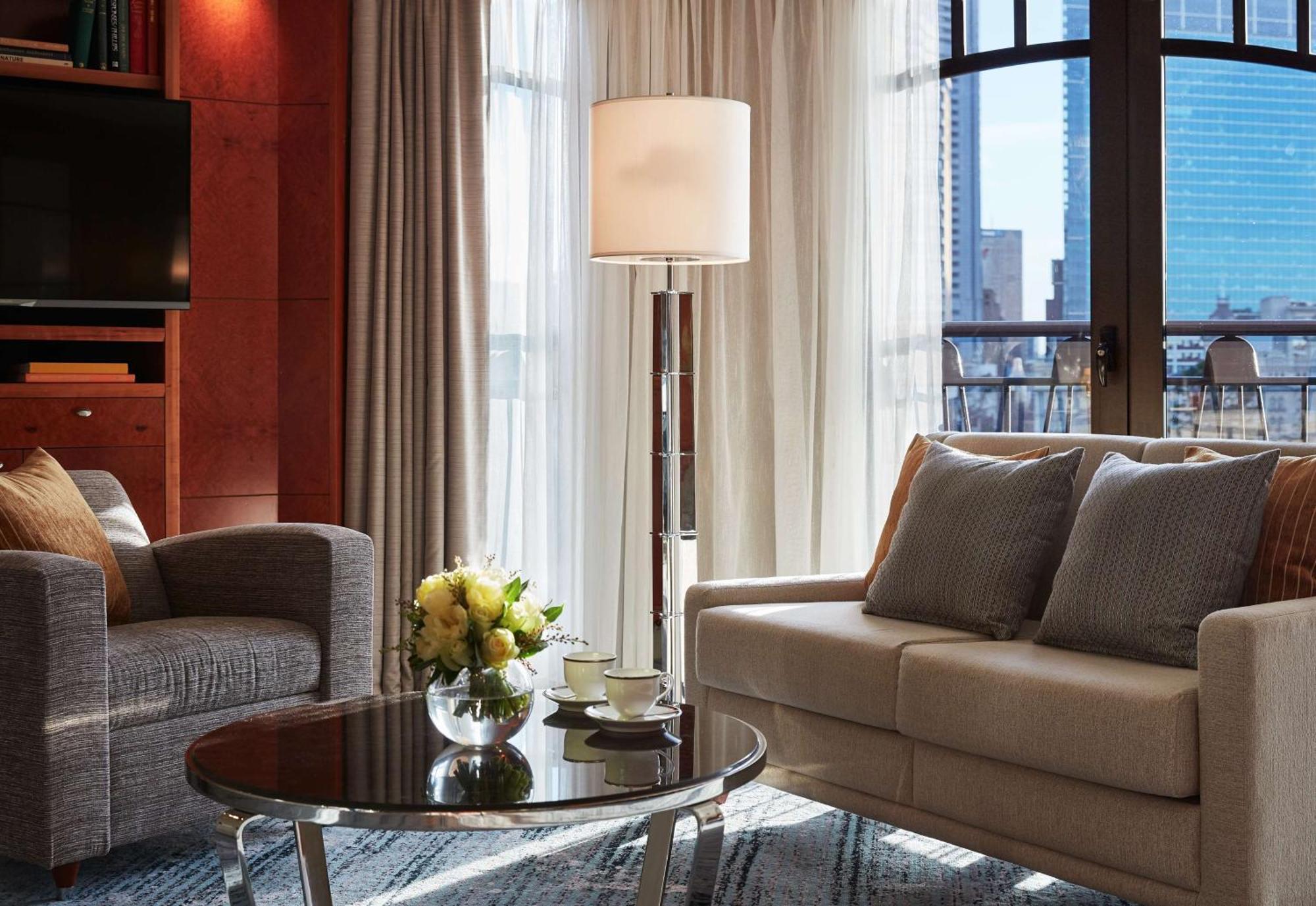 بارك حياة ملبورن المظهر الخارجي الصورة A living room at the Mandarin Oriental, New York